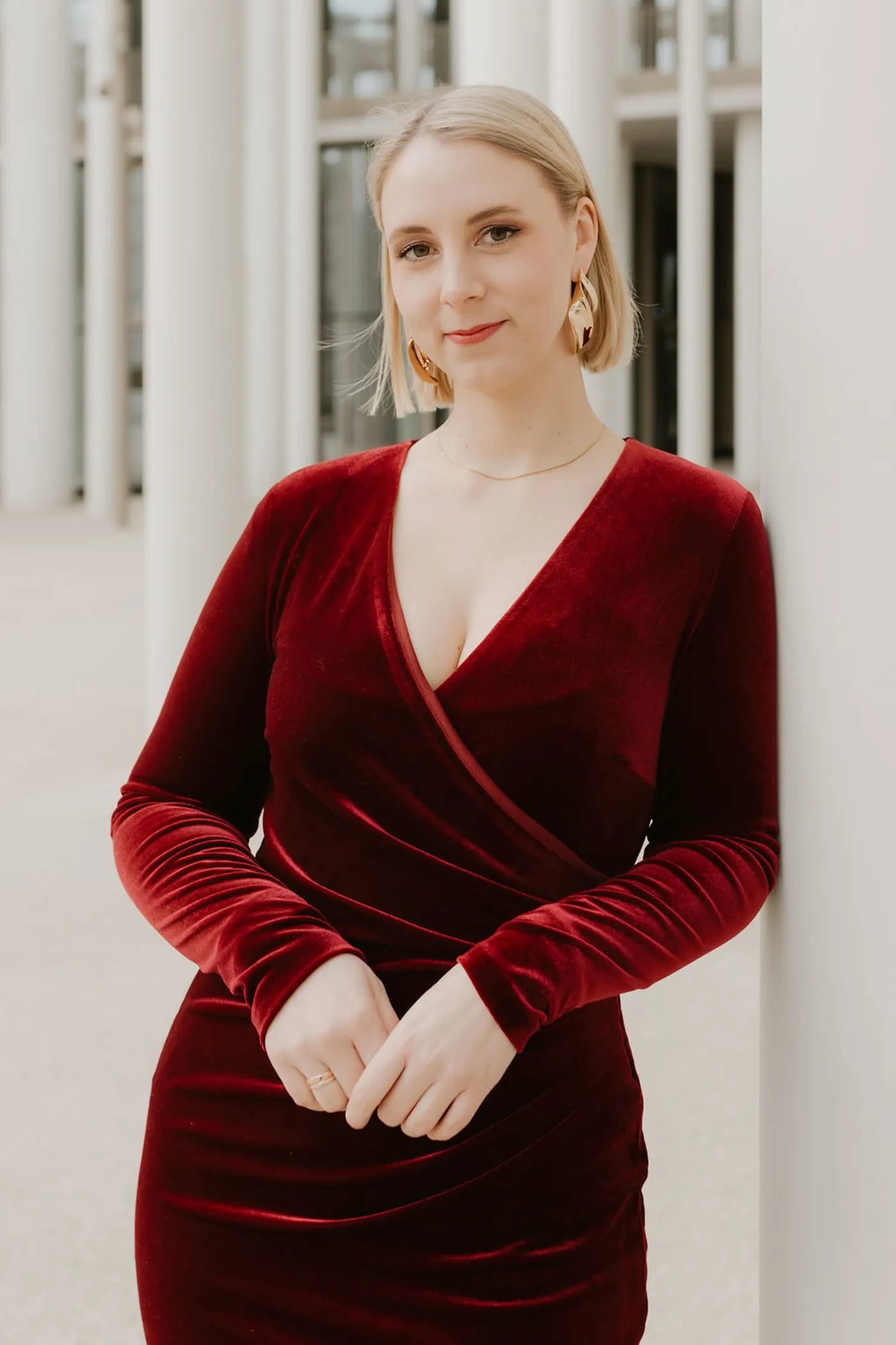 L rotes Kleid nah